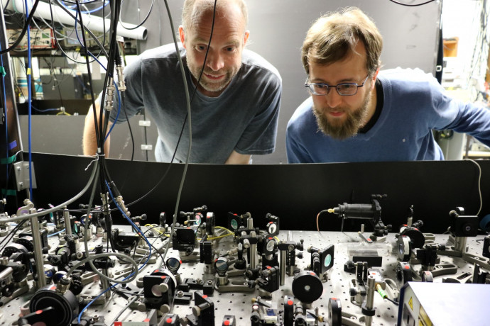 Otago physicists grab individual atoms in ground-breaking experiment